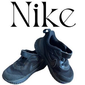 7C Nike boys running sneakers